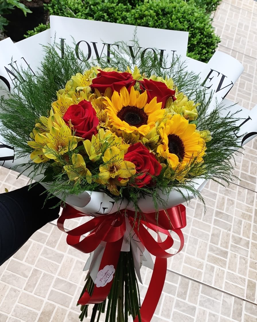 Buquê de rosas e girassóis da Floricultura MD