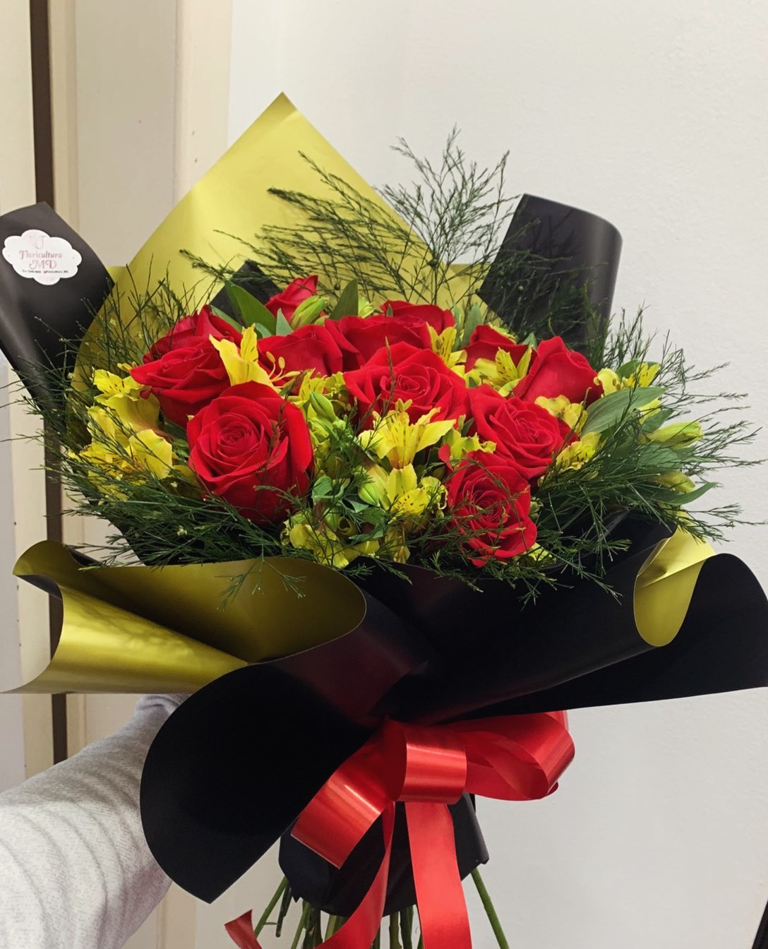 Buquê de 12 rosas importadas — Floricultura MD